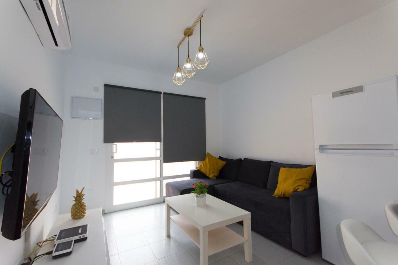 Bungalow With Terrace Near The Beach San Bartolomé Екстериор снимка